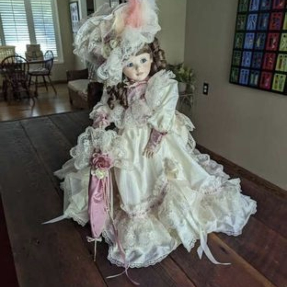 Limited Edition Porcelain Doll “April” Southern Bell - Creations by Barbara Paul - Picture 6 of 8